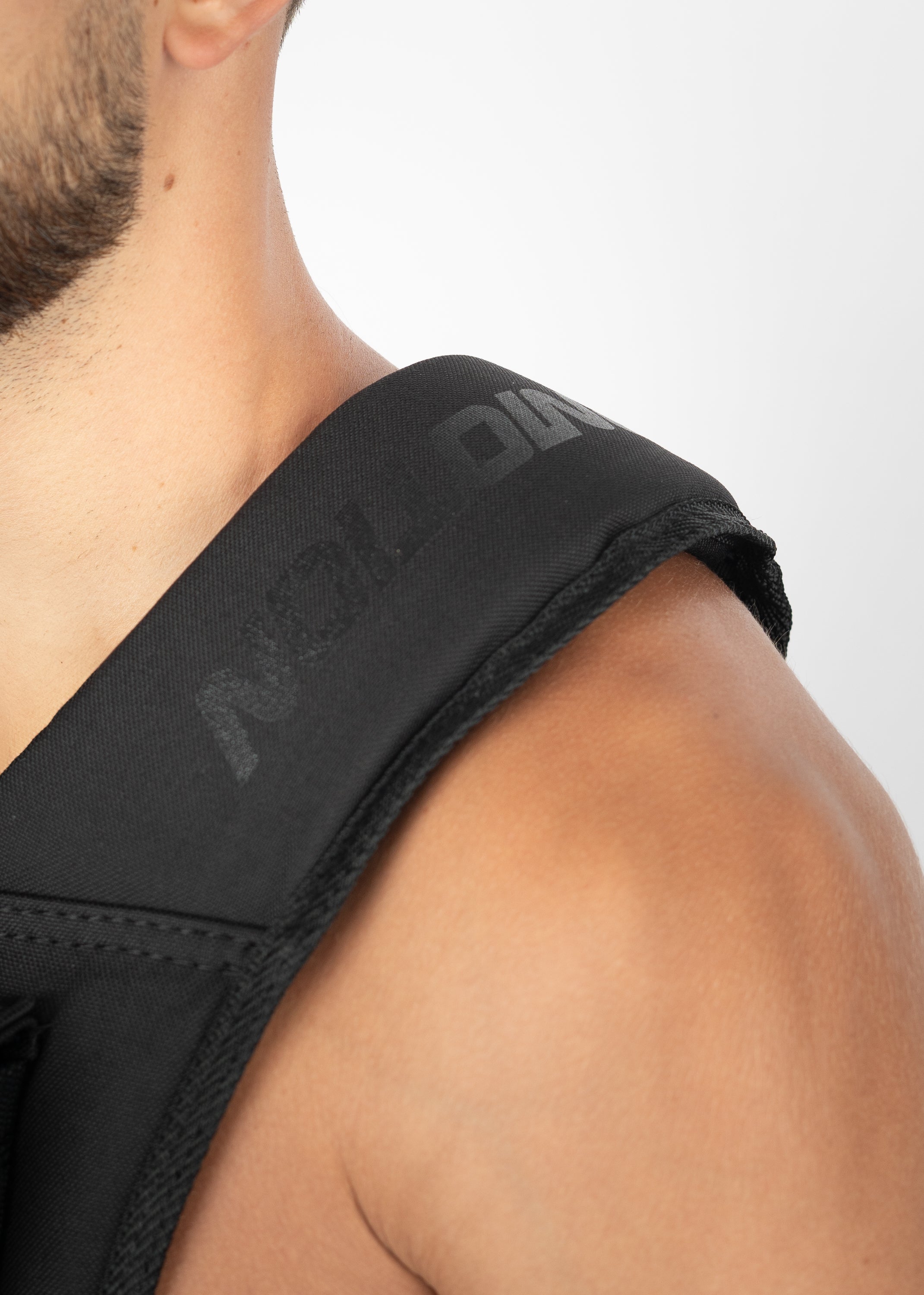 bmotion Gewichtsweste 10kg Schulterdetail für Calisthenics und Bodyweight Training
