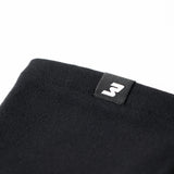 Nahaufnahme des Strickgewebes einer Bmotion Sleeve mit Logo-Label