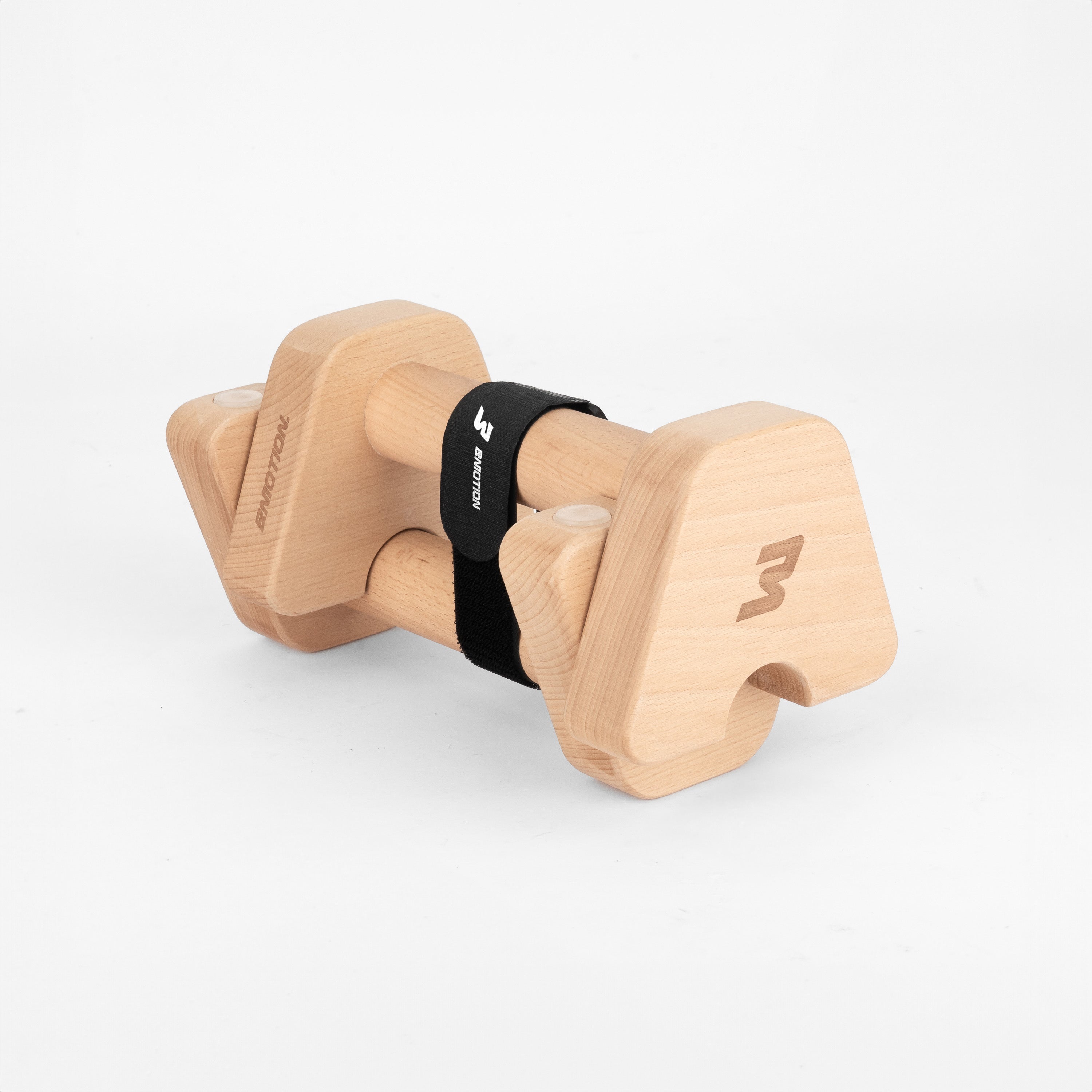 Bmotion Parallettes Small – kompakte Holz-Parallettes mit schwarzem Band, auf weißem Hintergrund.
