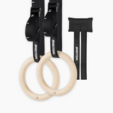 Bmotion Turnringe aus Holz mit schwarzen Gurten, Schnellverschluss und Türanker – ideales Set für Calisthenics, Krafttraining und Mobility-Workouts.